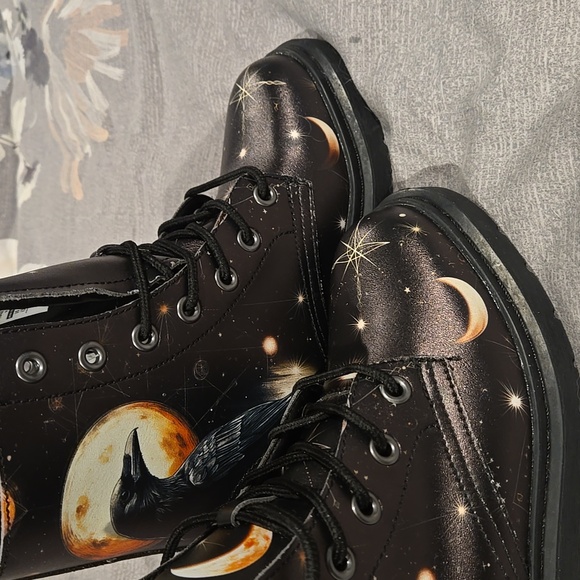 Rogue and Wolf dark raven boots - Picture 3 of 5